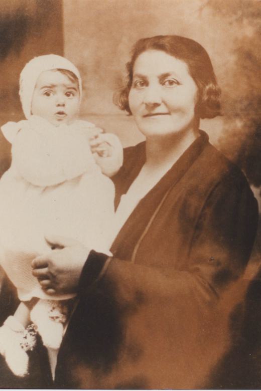 Six-month-old Felicia with her maternal grandmother, Rebecca Siegler. Dorna (Vatra Dornei), Romania, 1932.