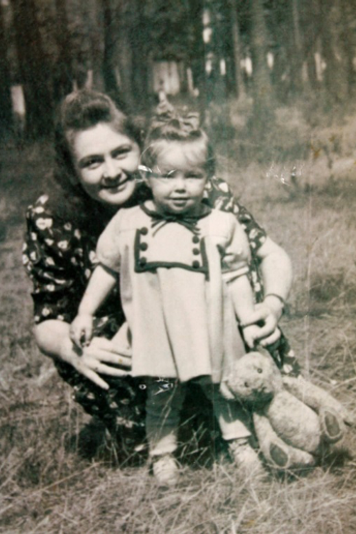 Freda with her daughter, Lily. Lodz, Poland, 1949.