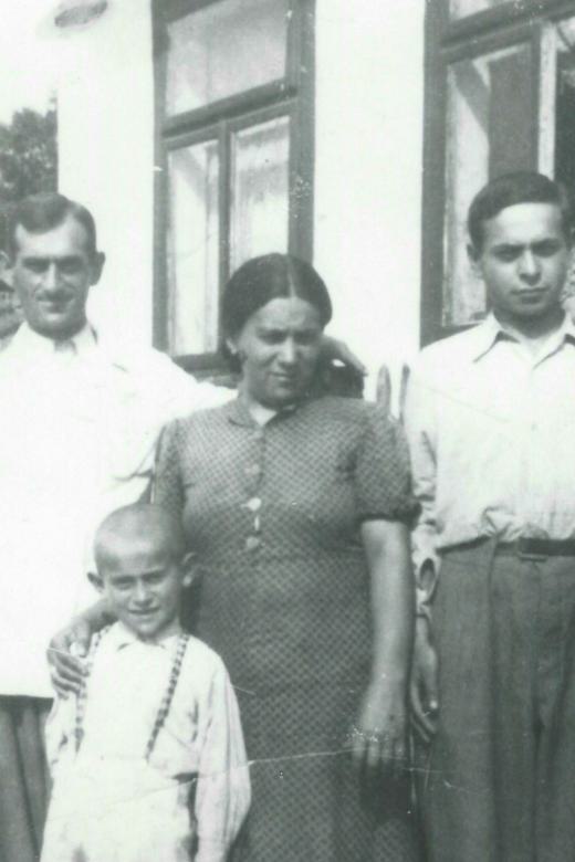 Morris with his parents, Rudolph (left) and Pashi, and his uncle Leibel.