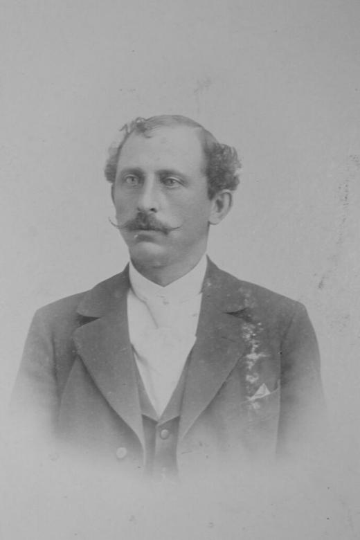 Ann’s maternal grandfather, Herman Hirsh Barnas. Date and place unknown. Courtesy of Crestwood Oral History Project.
