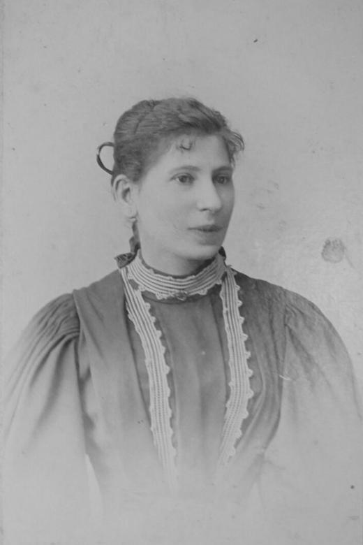 Ann’s maternal grandmother, Dora Kiewe. Date and place unknown. Courtesy of Crestwood Oral History Project.